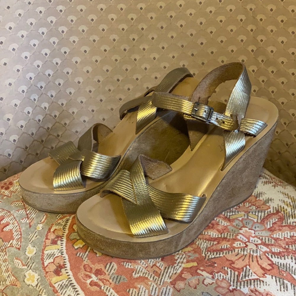 Kork-ease gold croc leather platforms